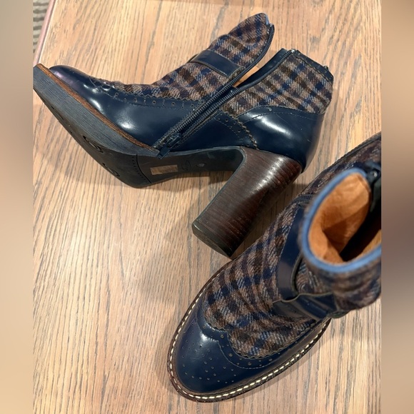 Mellow Yellow Heeled Boots - Picture 10 of 16